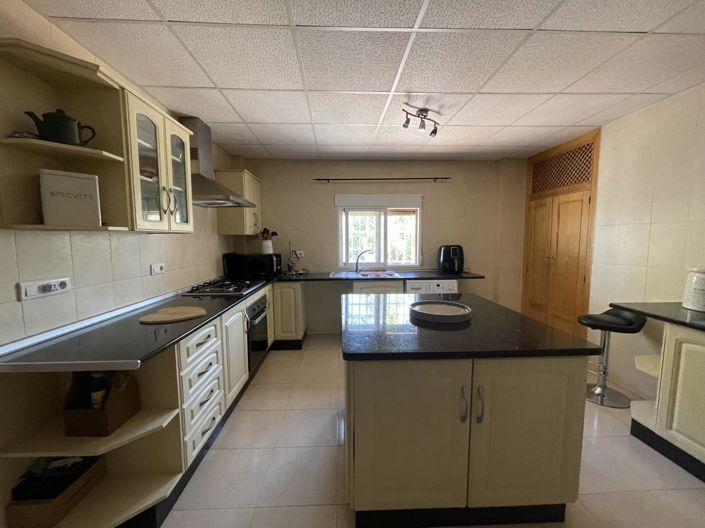 Image No.11-3 Bed Country House for sale