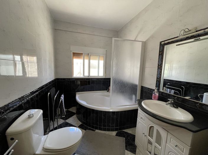 Image No.21-3 Bed Country House for sale