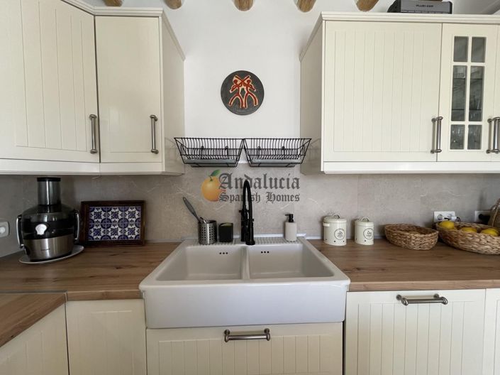 Image No.10-4 Bed Property for sale