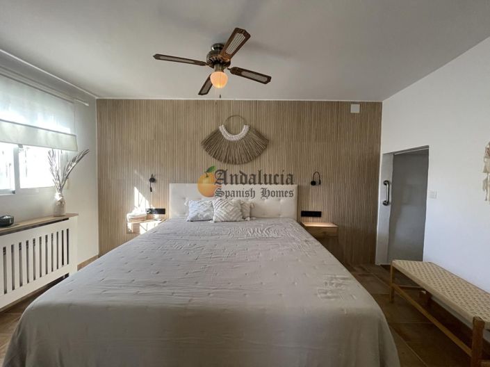 Image No.15-4 Bed Property for sale