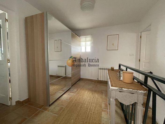 Image No.20-4 Bed Property for sale