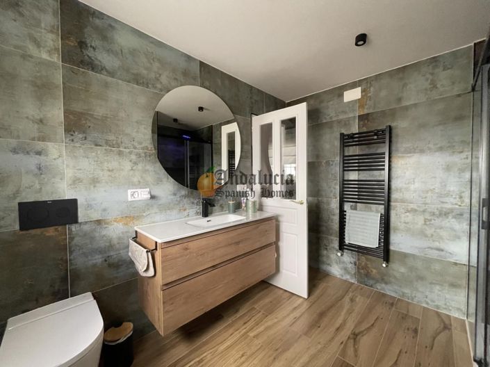 Image No.23-4 Bed Property for sale