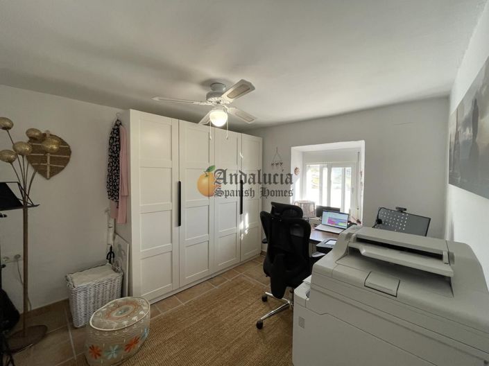 Image No.26-4 Bed Property for sale