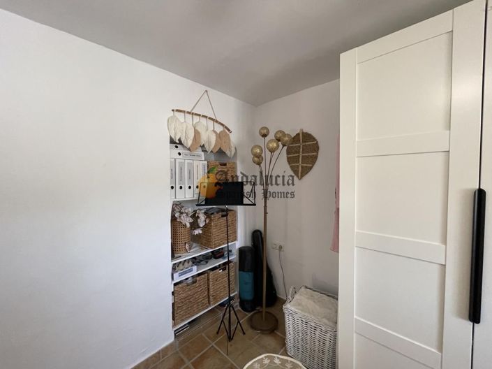 Image No.27-4 Bed Property for sale