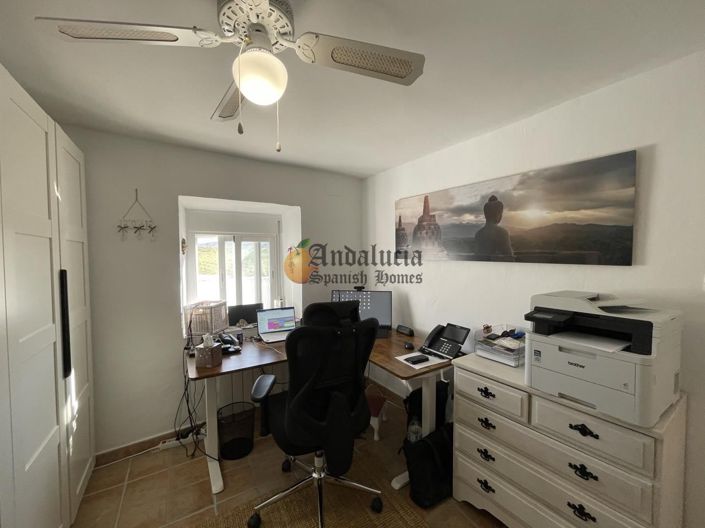 Image No.28-4 Bed Property for sale