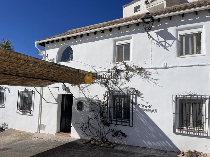 Image No.43-4 Bed Property for sale