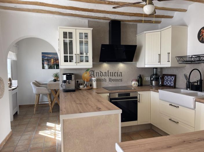 Image No.5-4 Bed Property for sale