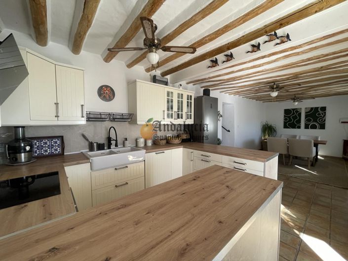 Image No.6-4 Bed Property for sale