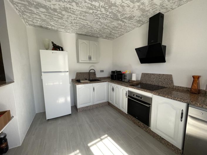 Image No.17-3 Bed Property for sale