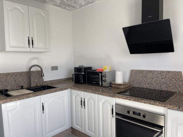 Image No.18-3 Bed Property for sale