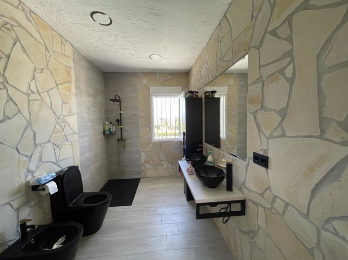 Image No.25-3 Bed Property for sale