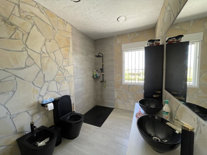 Image No.26-3 Bed Property for sale