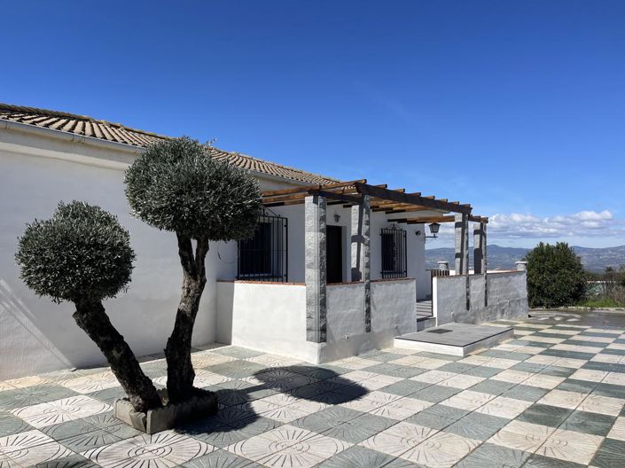 Image No.3-3 Bed Property for sale