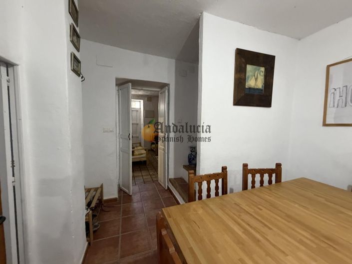 Image No.12-5 Bed Property for sale