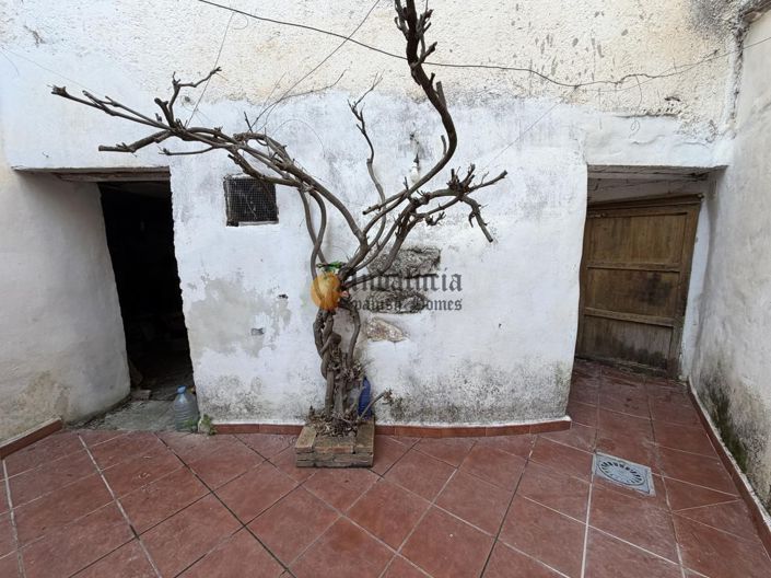 Image No.15-5 Bed Property for sale