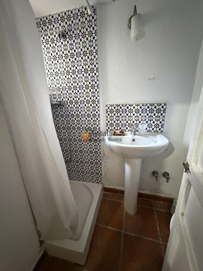 Image No.17-5 Bed Property for sale