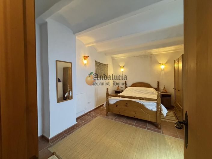 Image No.22-5 Bed Property for sale