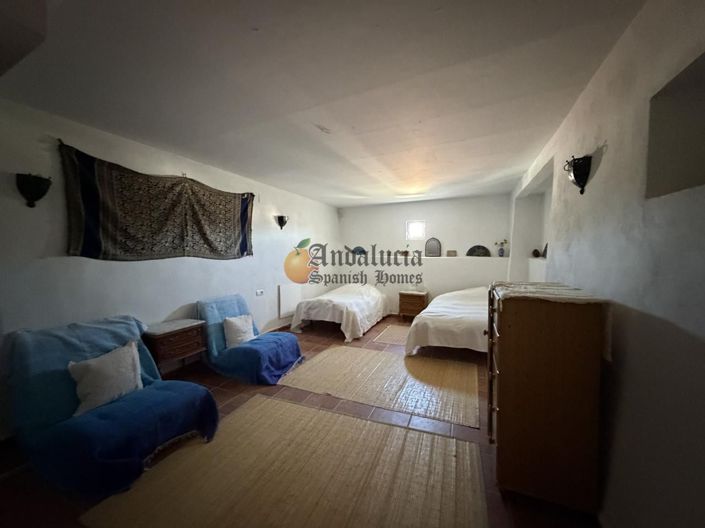 Image No.32-5 Bed Property for sale