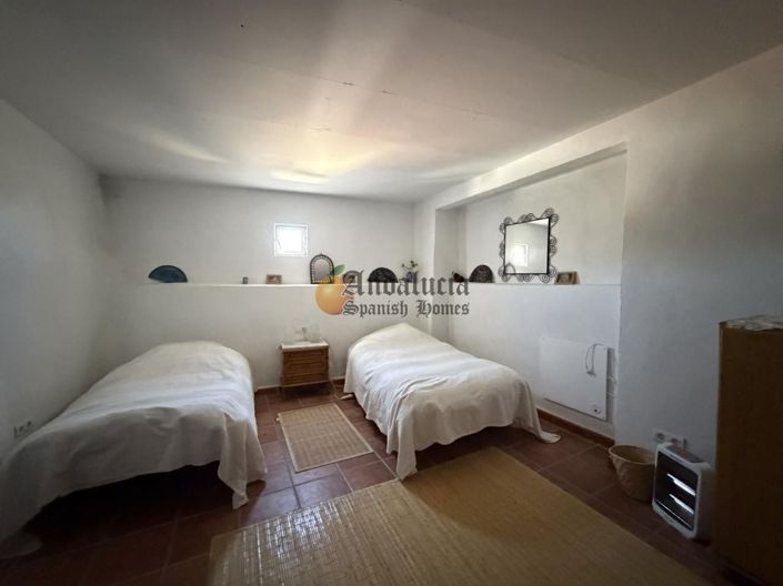 Image No.33-5 Bed Property for sale