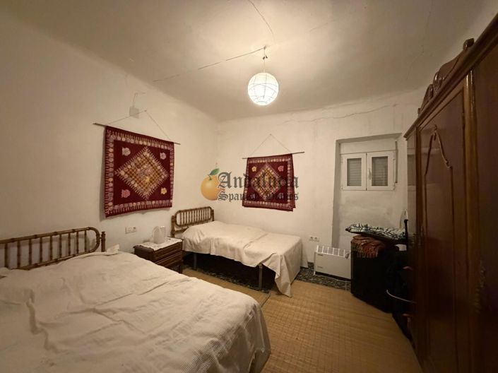 Image No.35-5 Bed Property for sale