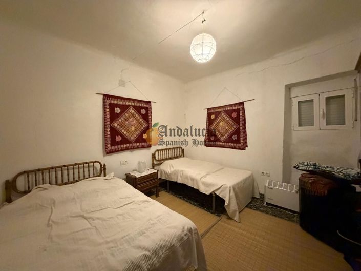 Image No.37-5 Bed Property for sale