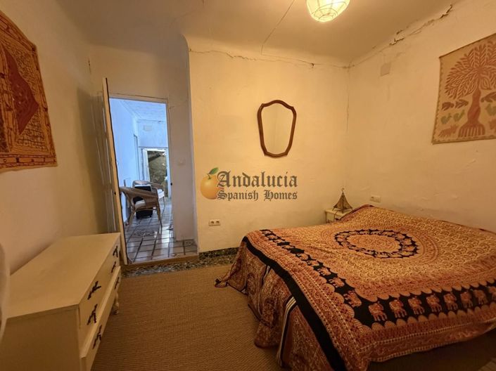 Image No.38-5 Bed Property for sale