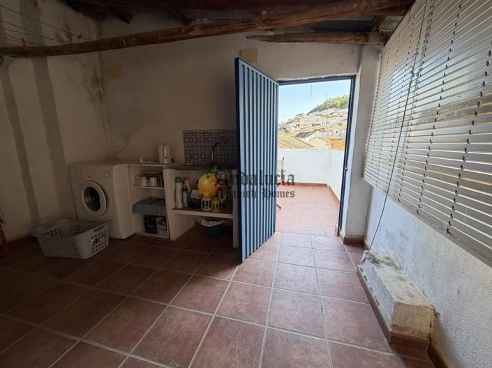 Image No.39-5 Bed Property for sale