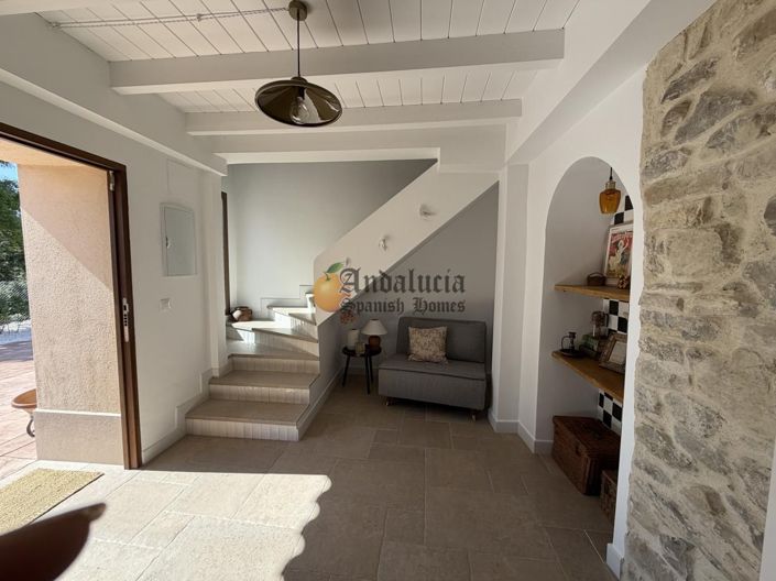 Image No.15-5 Bed Property for sale