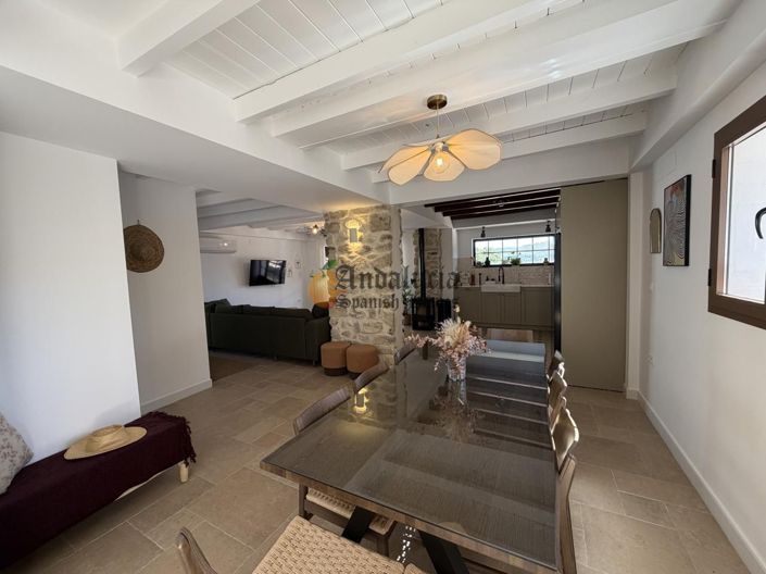 Image No.16-5 Bed Property for sale