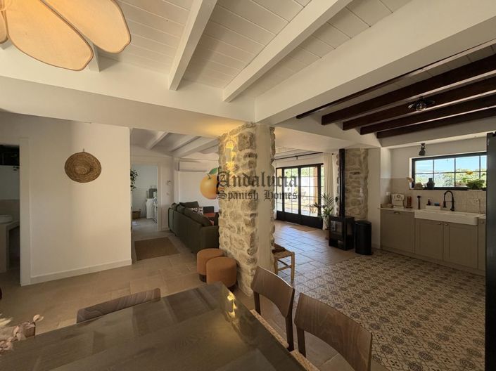 Image No.17-5 Bed Property for sale