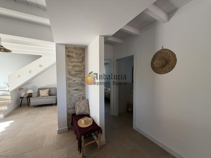 Image No.18-5 Bed Property for sale