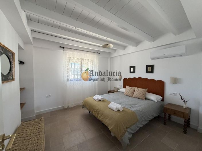 Image No.19-5 Bed Property for sale