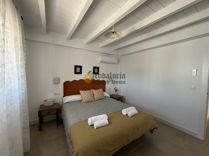Image No.20-5 Bed Property for sale