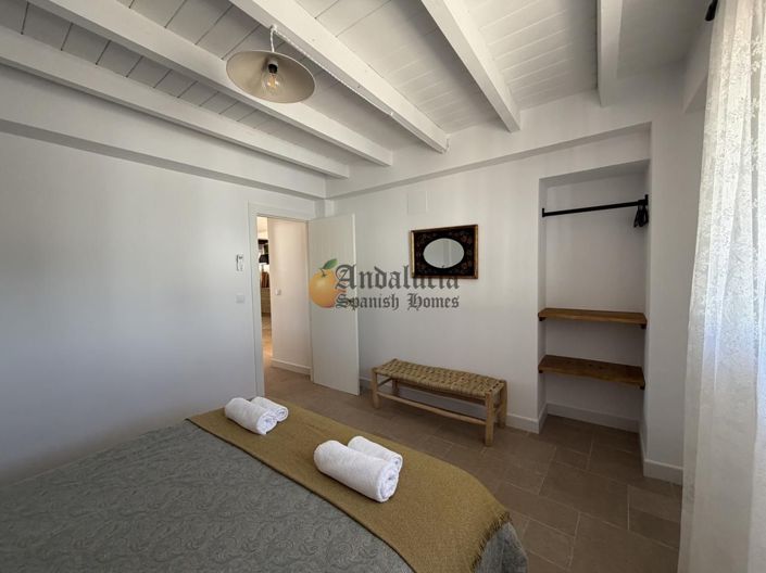 Image No.21-5 Bed Property for sale