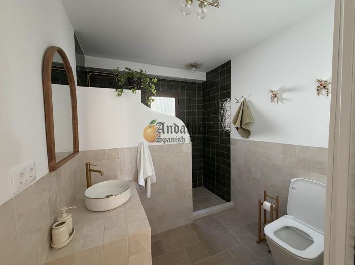Image No.24-5 Bed Property for sale