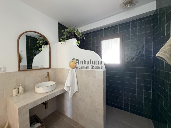 Image No.25-5 Bed Property for sale