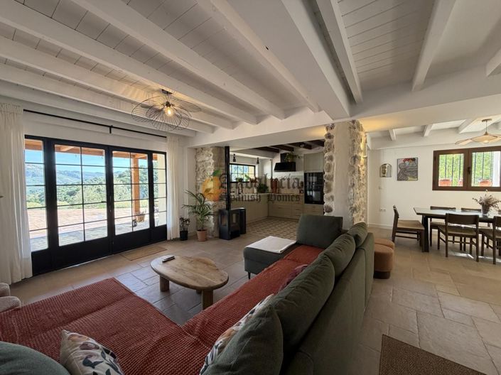 Image No.32-5 Bed Property for sale