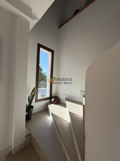 Image No.33-5 Bed Property for sale