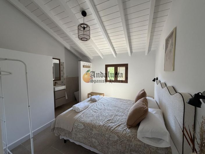 Image No.35-5 Bed Property for sale