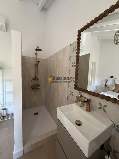 Image No.37-5 Bed Property for sale