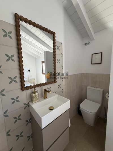 Image No.38-5 Bed Property for sale