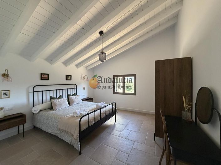 Image No.43-5 Bed Property for sale