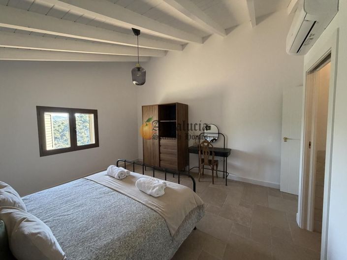 Image No.46-5 Bed Property for sale