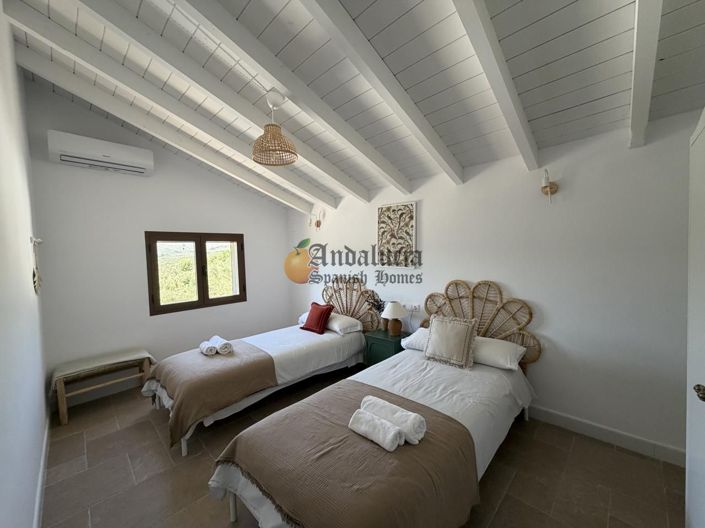 Image No.47-5 Bed Property for sale