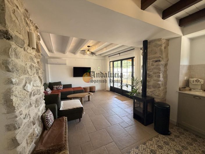 Image No.7-5 Bed Property for sale