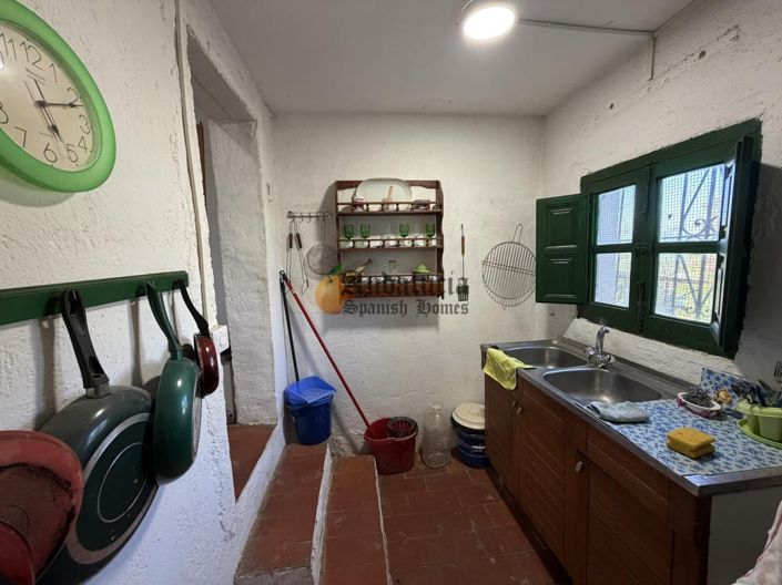 Image No.17-3 Bed Property for sale