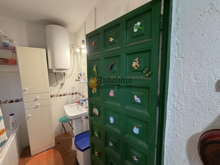 Image No.20-3 Bed Property for sale
