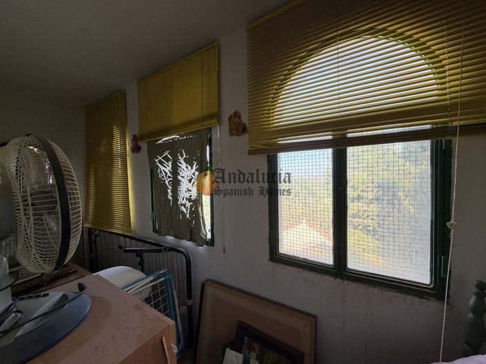 Image No.28-3 Bed Property for sale