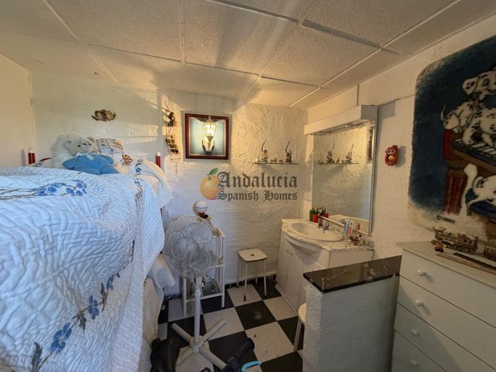 Image No.31-3 Bed Property for sale