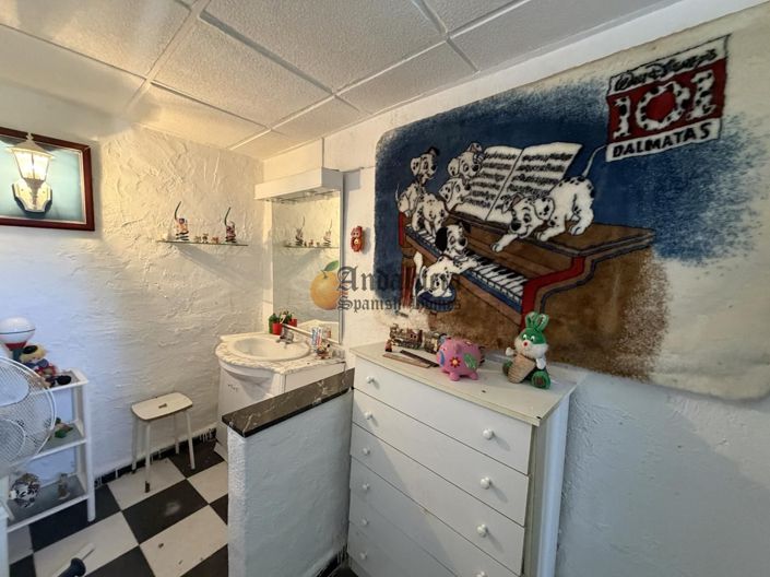 Image No.32-3 Bed Property for sale